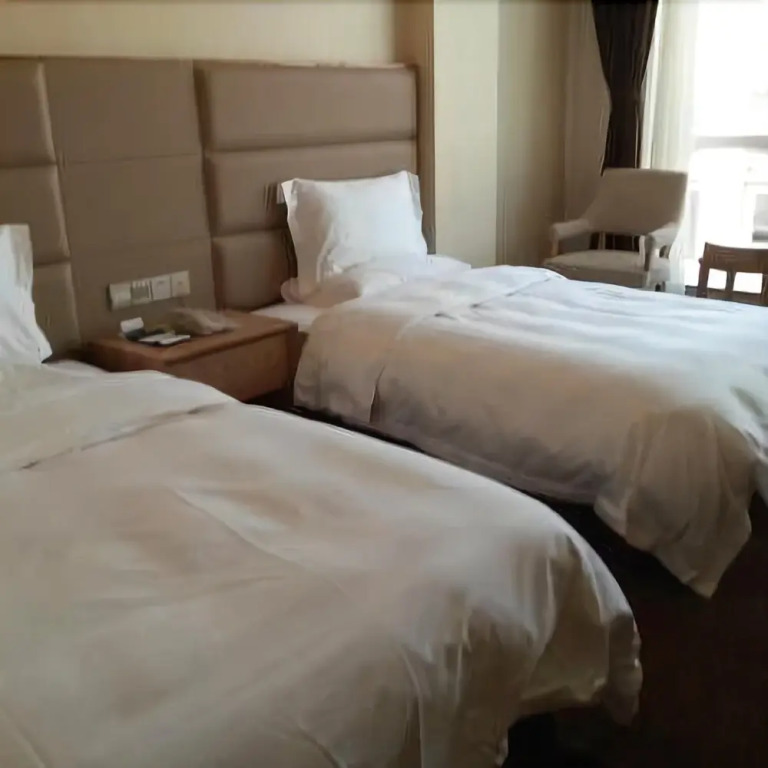 Yin Tong Crown Holiday Hotel