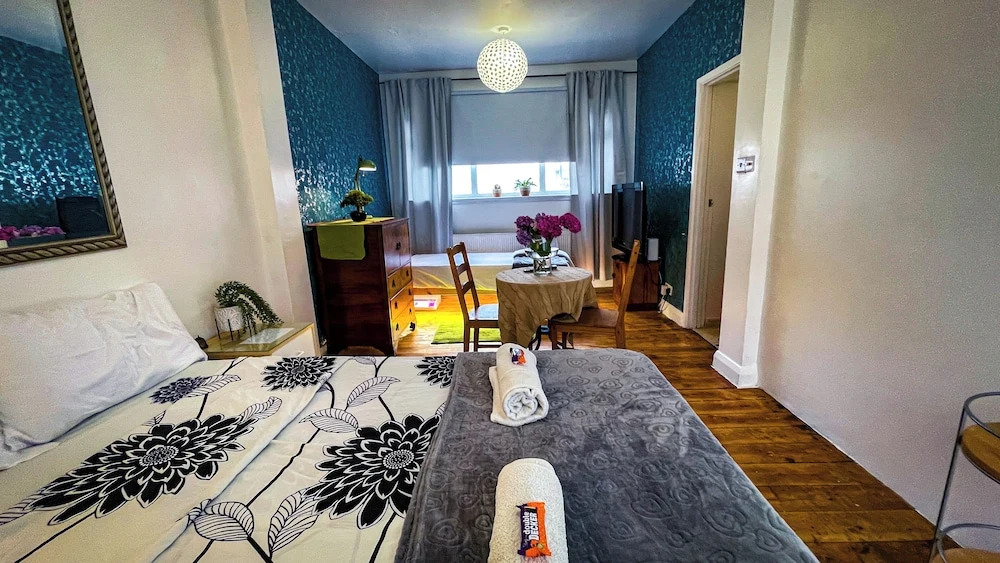 Lovely Flat Near Train Station and Central London