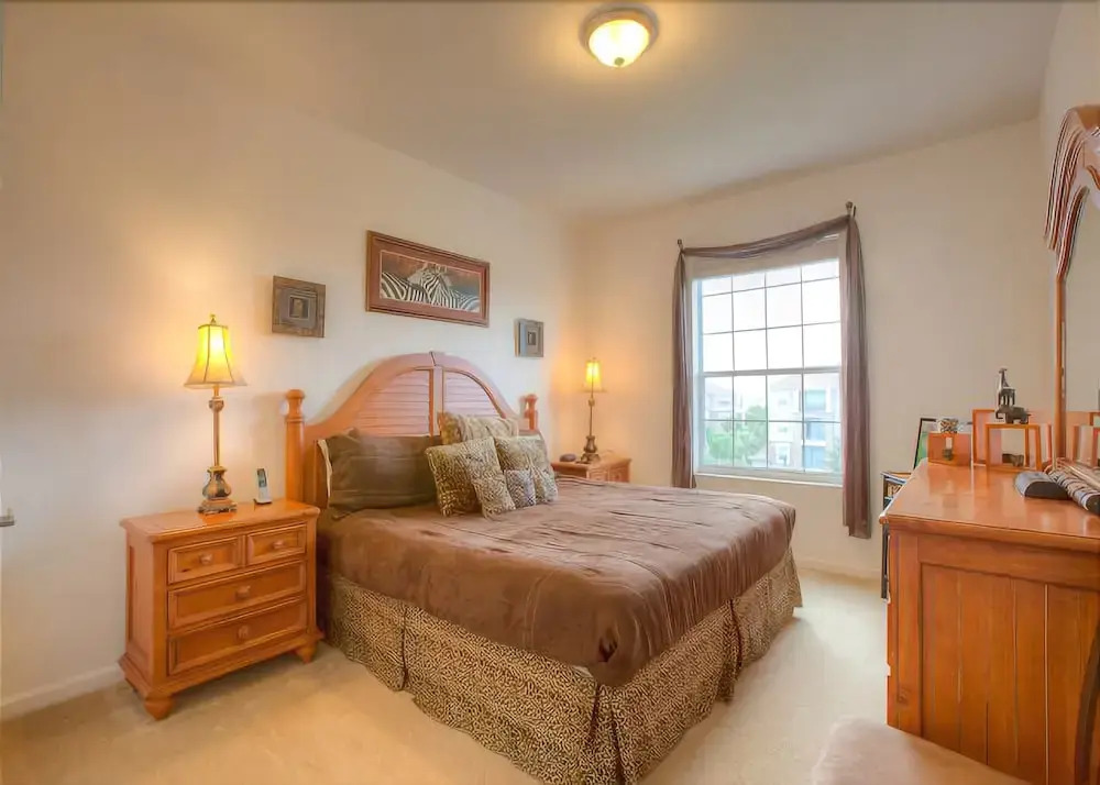 Stunning Top-Floor Condo, next to Clubhouse
