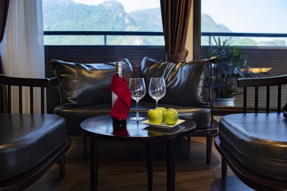 Scarlet Pearl Cruises - Wonder On Lan Ha Bay