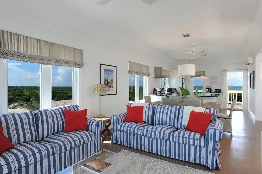 Oceanfront Hideaway: Luxurious Retreat With Stunning Views