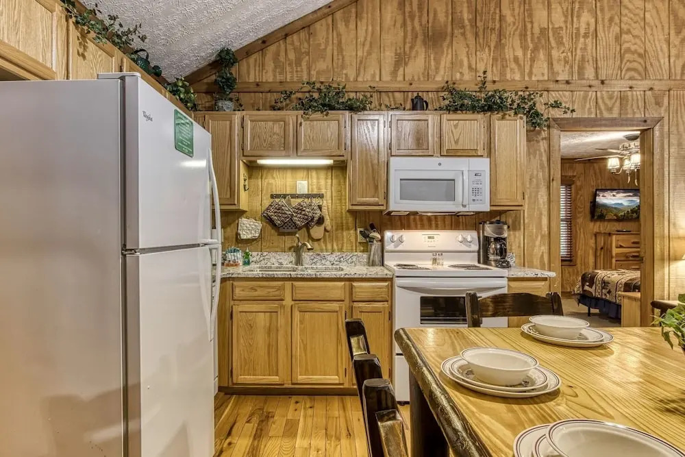 Er38r Grandpa's Getaway - Great Location- Close To Town 2 Bedroom Cabin by RedAwning
