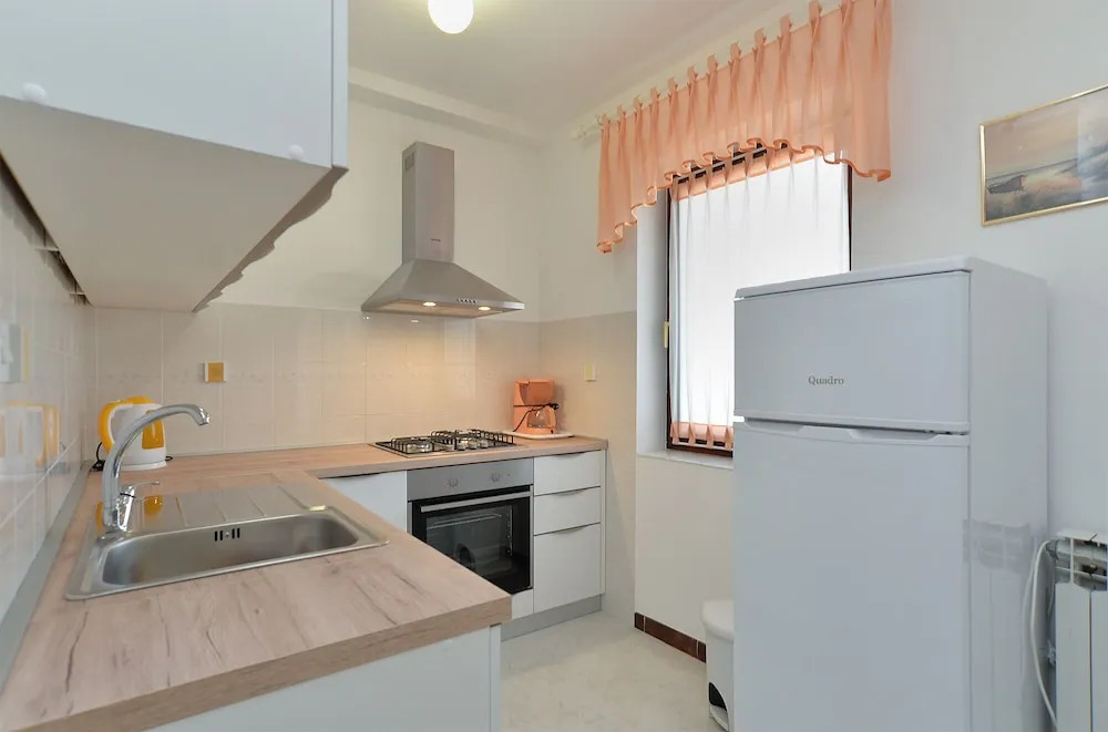 Apartment 827