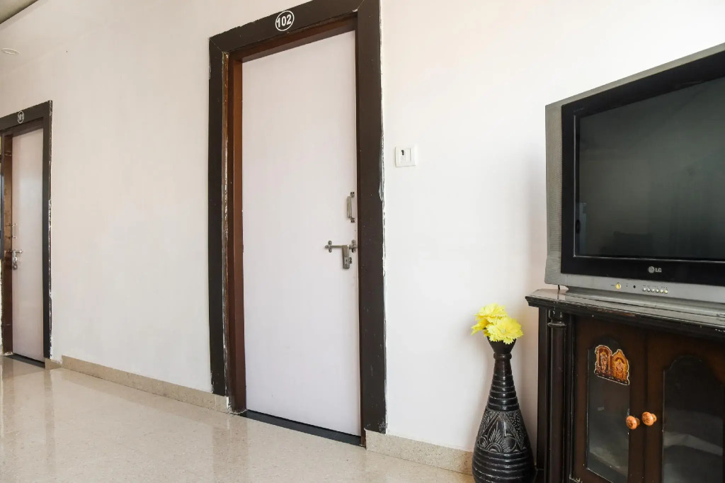 OYO 70269 Sachin Residency