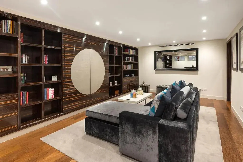 Knightsbridge Mews House Private Mews, Harrods & Parking Included