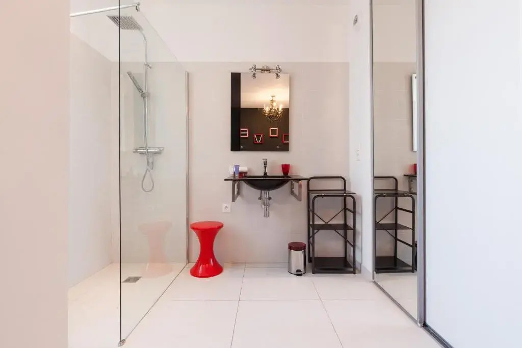 7e Art 2 pièces 3 étoiles calme plein centre Cannes 5mn plages et Palais