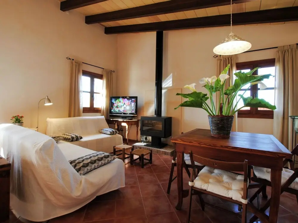 Spacious Cottage Near Santa Maria del Camí Centre