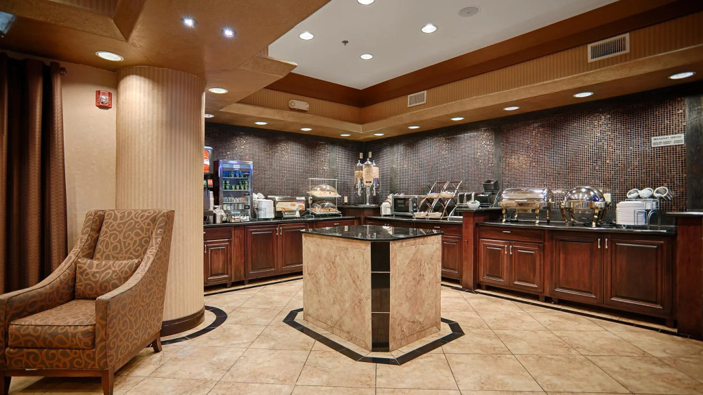 Best Western Plus KC Speedway Inn & Suites