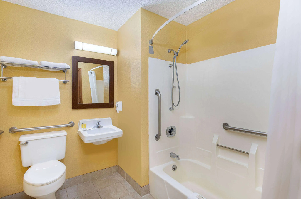 Super 8 by Wyndham Somerset