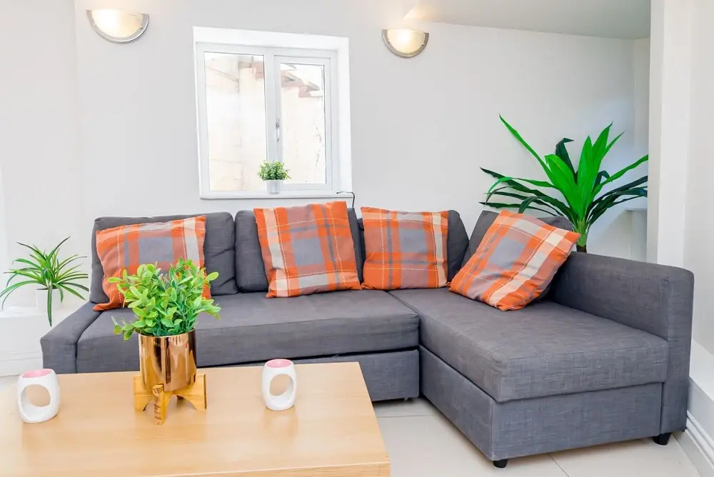Lovely 2 Bedroom Apartment With Free Parking