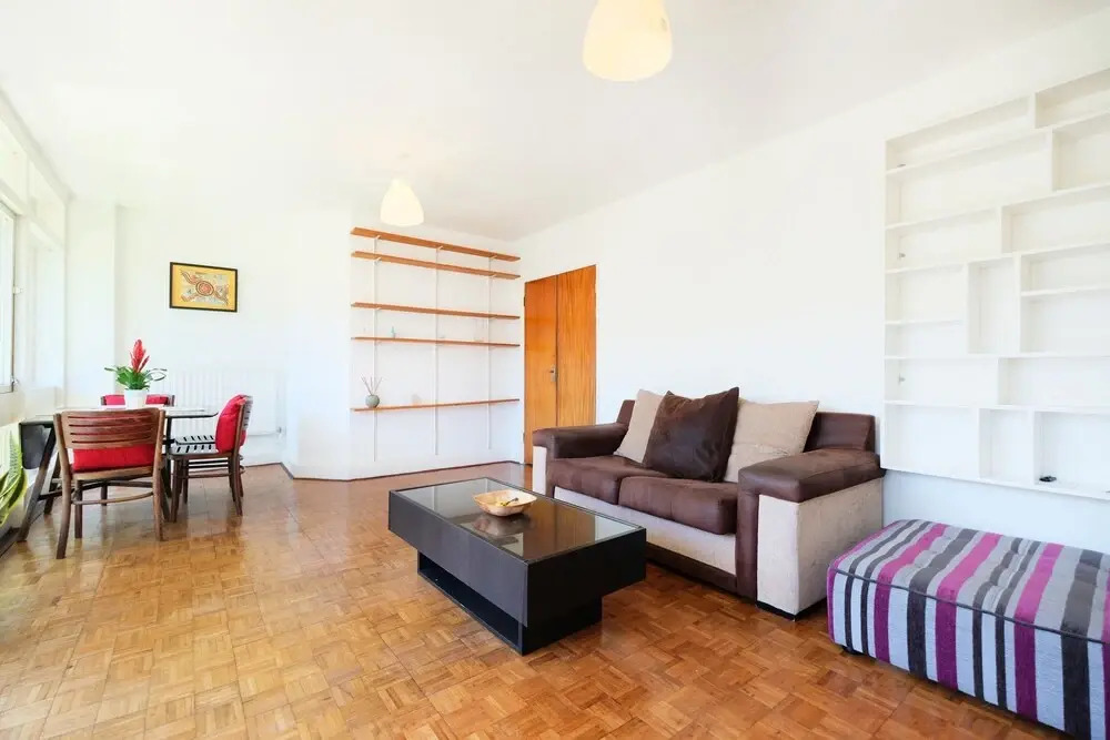 Bright and Spacious 2 Bed Apartment - Sleeps 4