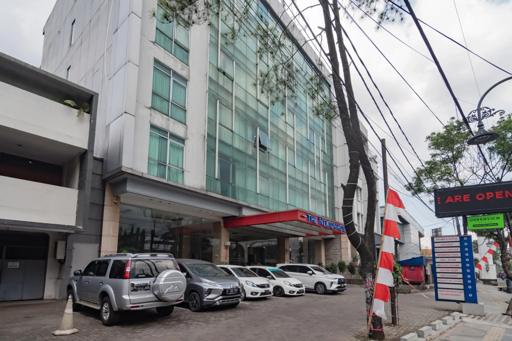 Urbanview Hotel Newton Riau Bandung by RedDoorz
