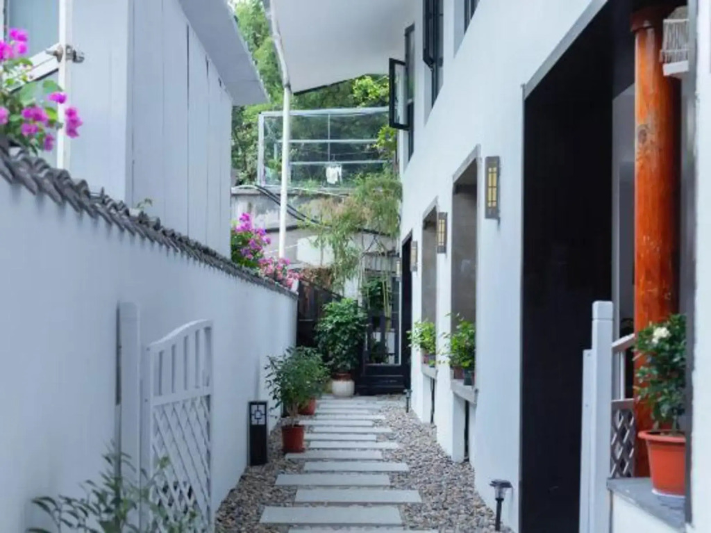 Xixia Xiaozhu Boutique Hote(Xihu Duanqiao shop)）