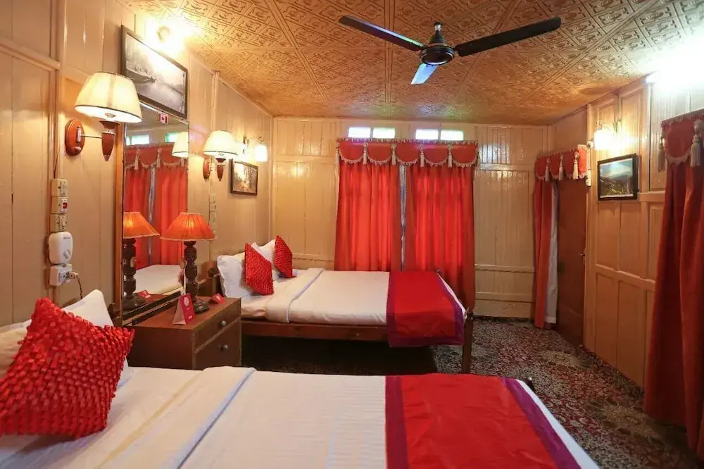 RITZ Houseboats