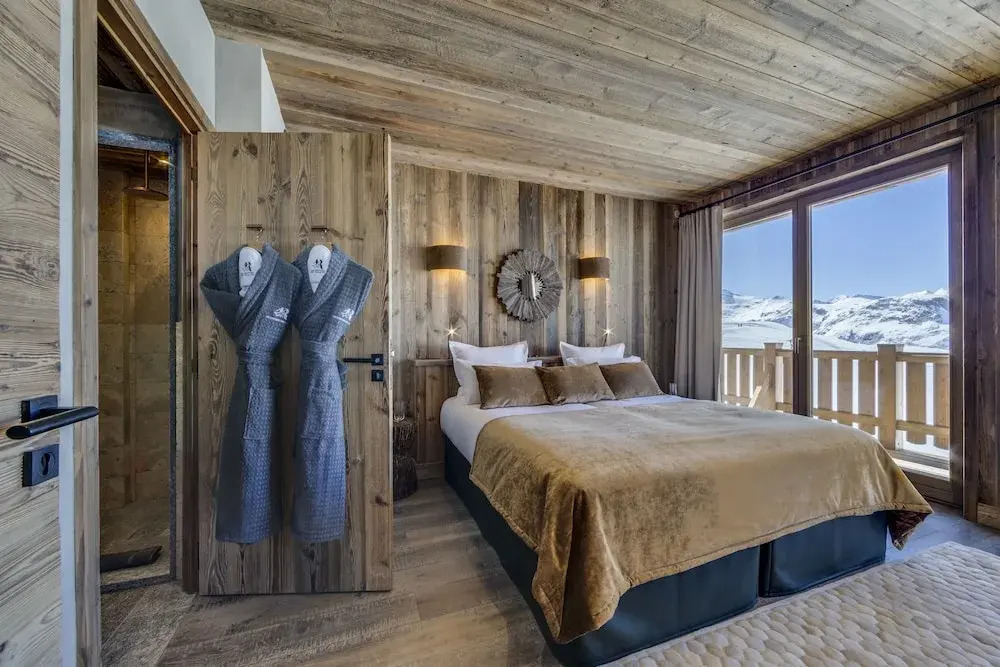 Luxury 8 bedrooms apartment, 380 sq.m. at 2551m. altitude