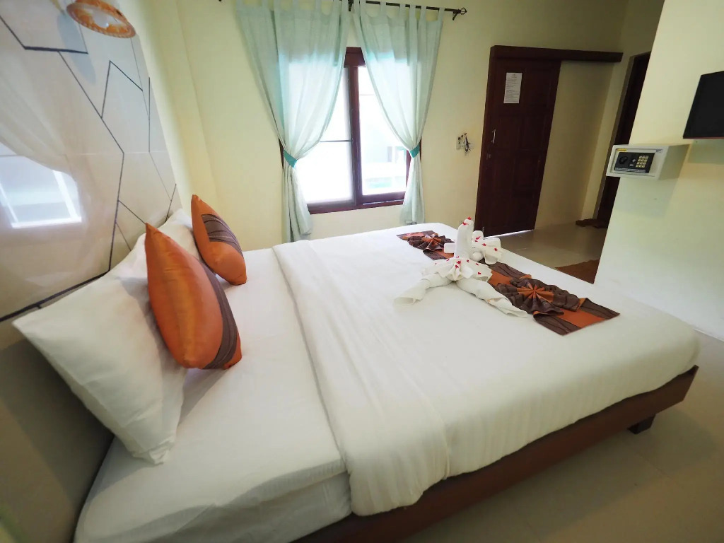 Lanta Fevrier Resort