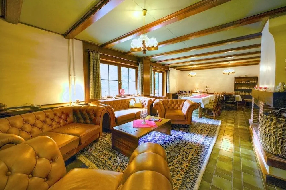 Hotel Garni Jagdschloss Waldsee mit Frühstücksbuffet & Schlossküche für Selbstversorger