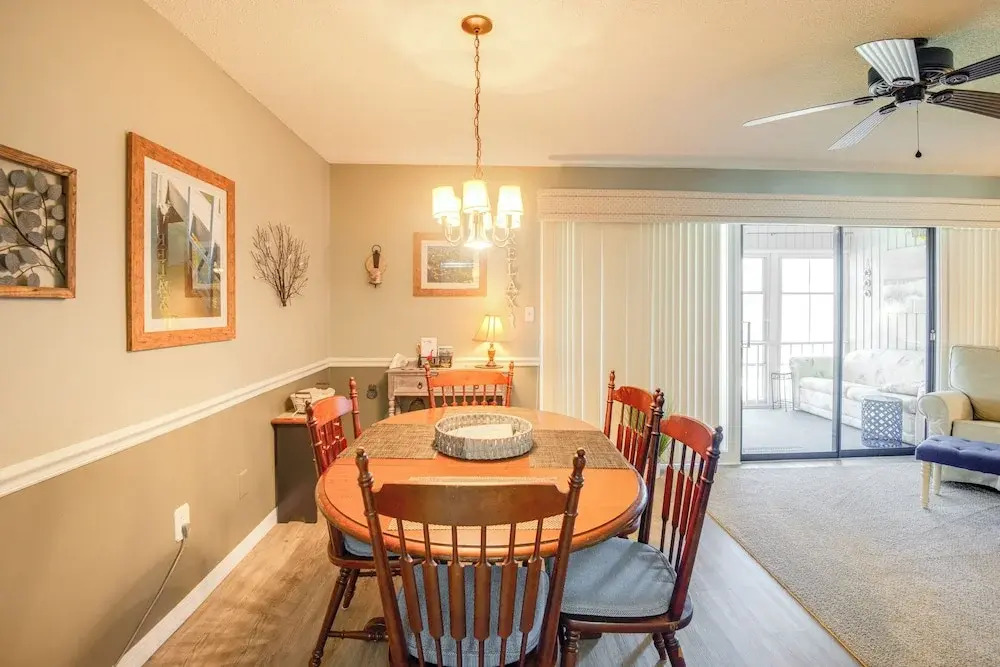Pool Access & Lanai: Riverfront Welaka Condo!