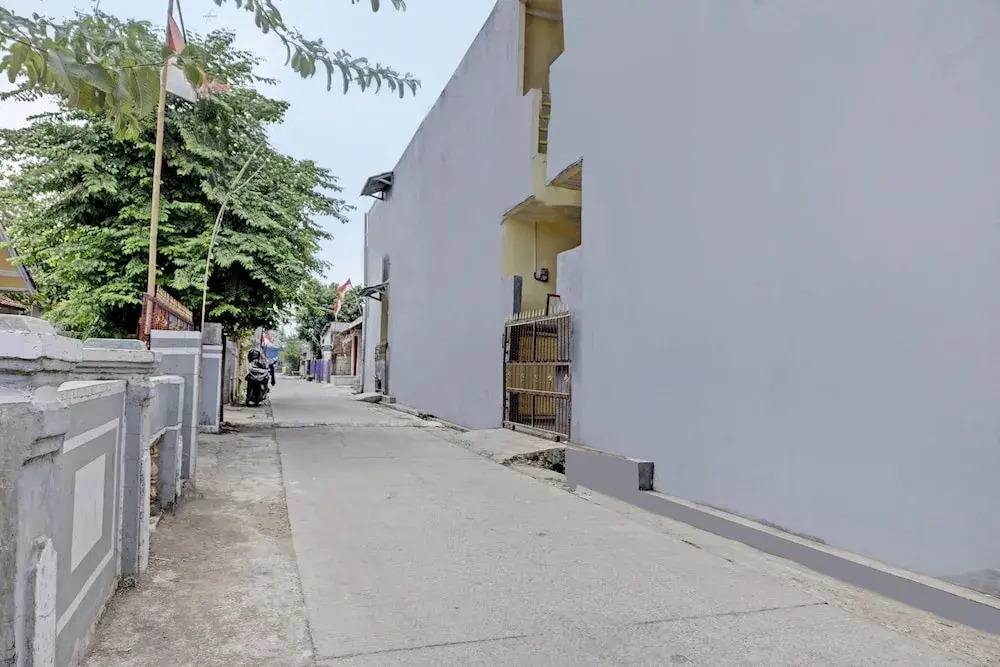 OYO Life  92936 Kost Teteh Erni Karawang