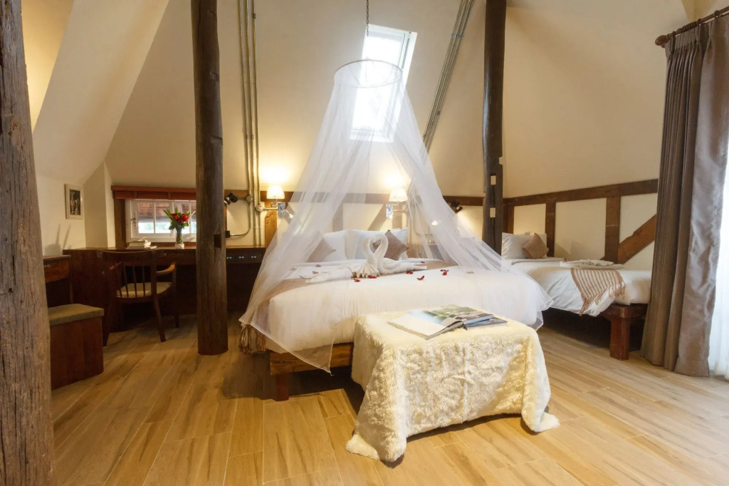 Le Charcoa Hotel