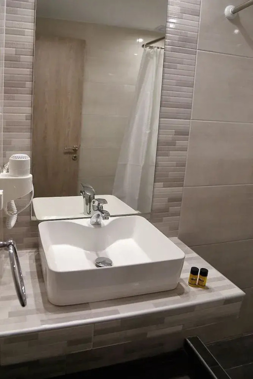 Menta Studios, next to metro station, smart tv