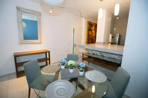 Groovy 1br Condo at Great Location by Happy Address