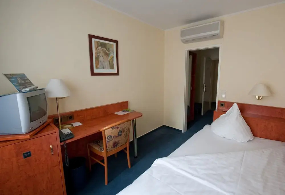 Falk Hotel