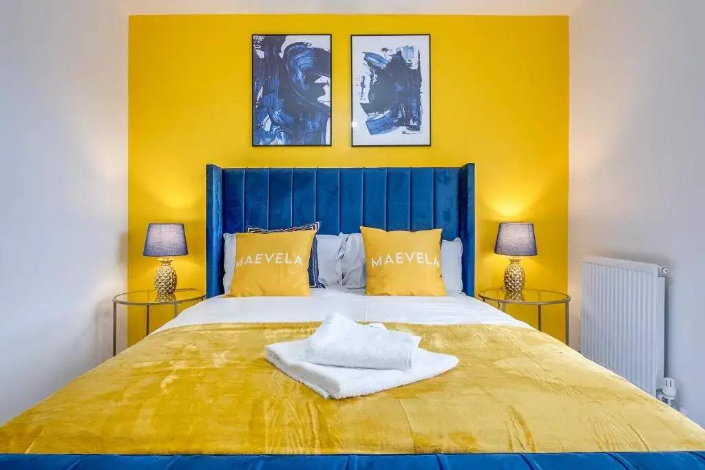 MAEVELA Apartments - Luxurious 2 Bedroom Apartment - Close to 02 Academy Birmingham - L Shape Sofa - FREE PARKING & NETFLIX - City Centre