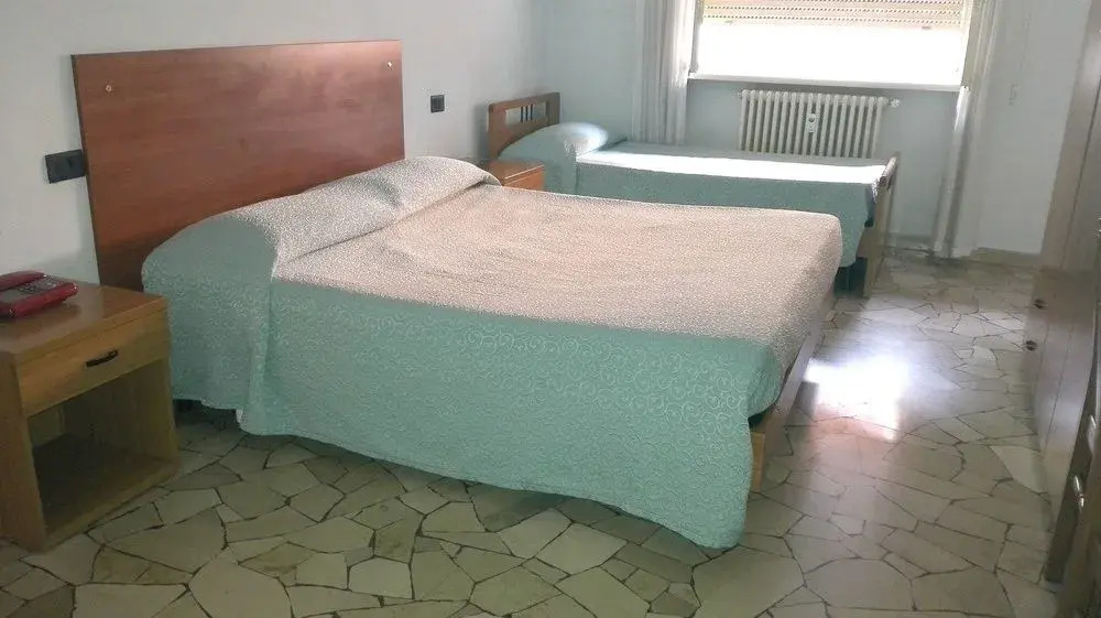 hotel mira