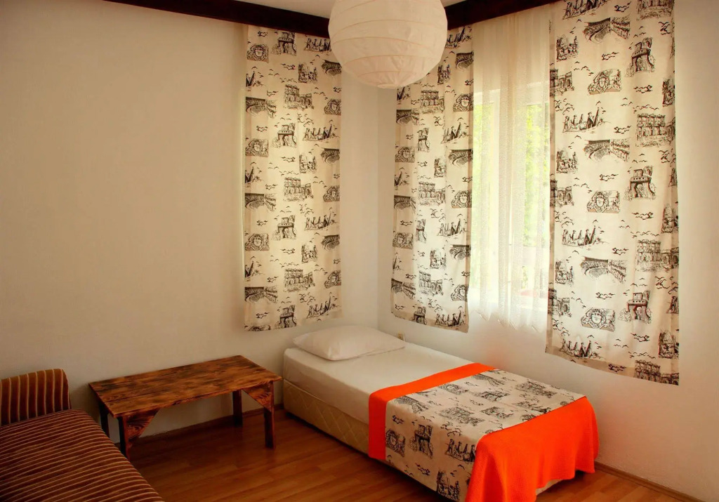Dionysos Lodge