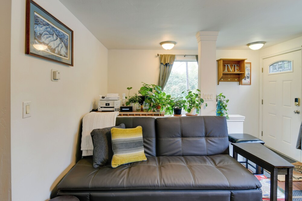 Cozy Anchorage Retreat < 4 Mi to Downtown!