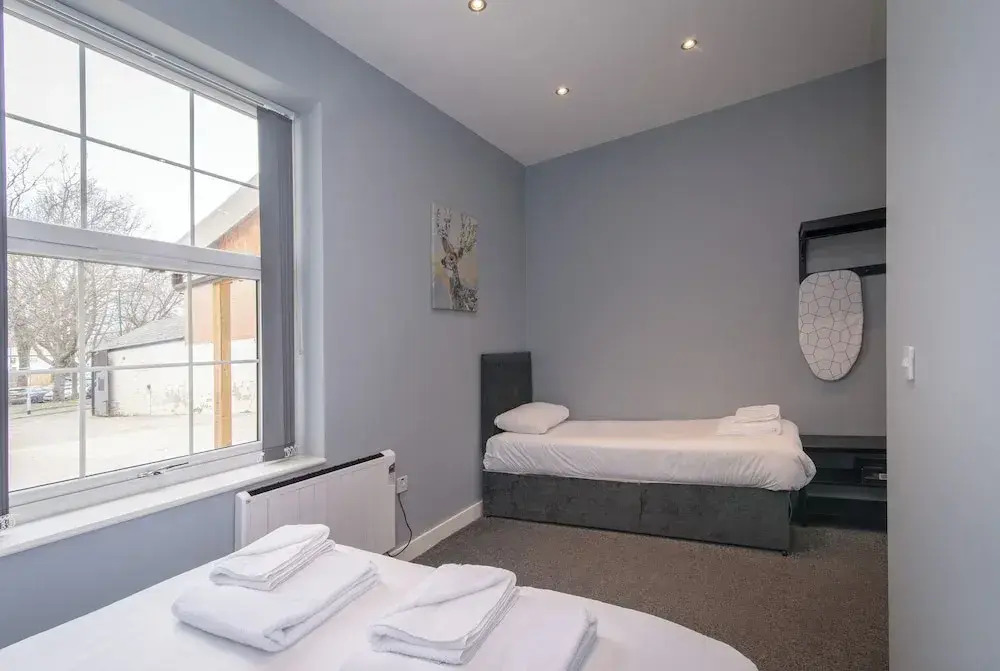 Arena Apartments - Stylish and Homely Apartments by the Ice Arena with Parking