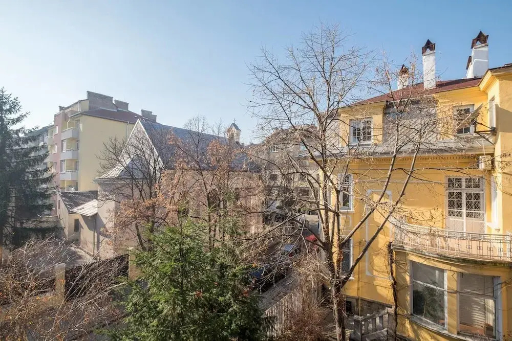 FM Deluxe 2-BDR Apartment with Balcony - Zaimov Park