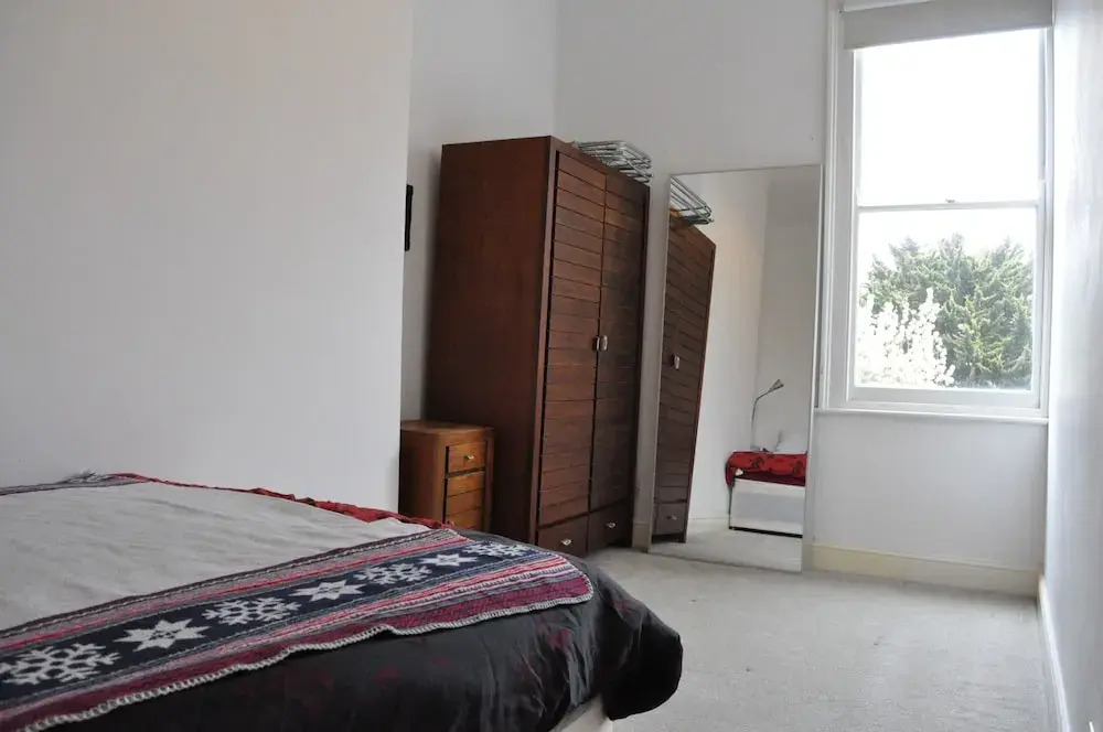 Bright 2 Bedroom Flat in Great Location