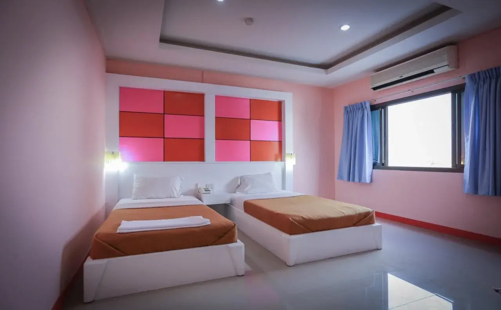 Grand Leo Hotel
