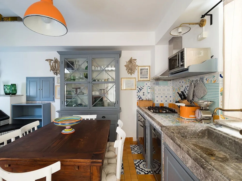Pleasing House in the Center of the Famous Taormina Near the Sea