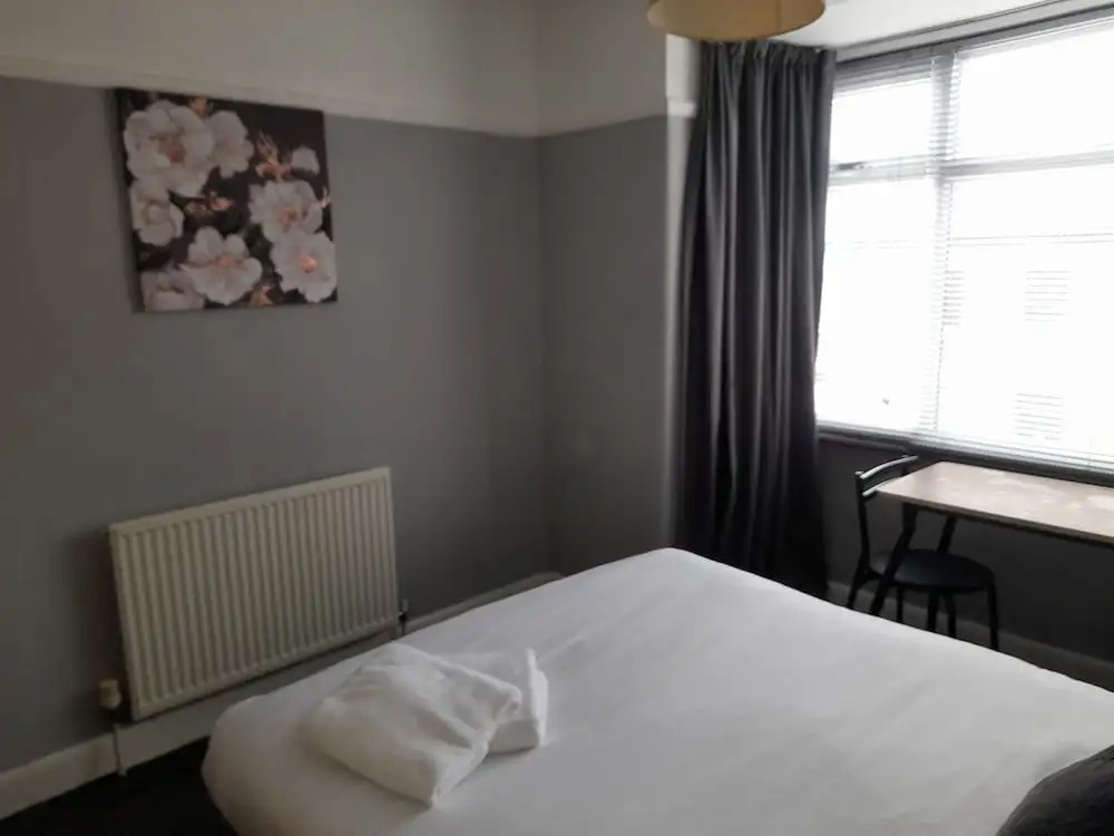 Bright 4-bed House 15 min to Manchester Centre