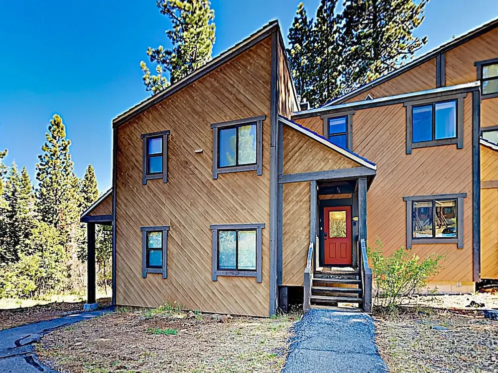 New Listing! Creekside Townhome Near Northstar Townhouse