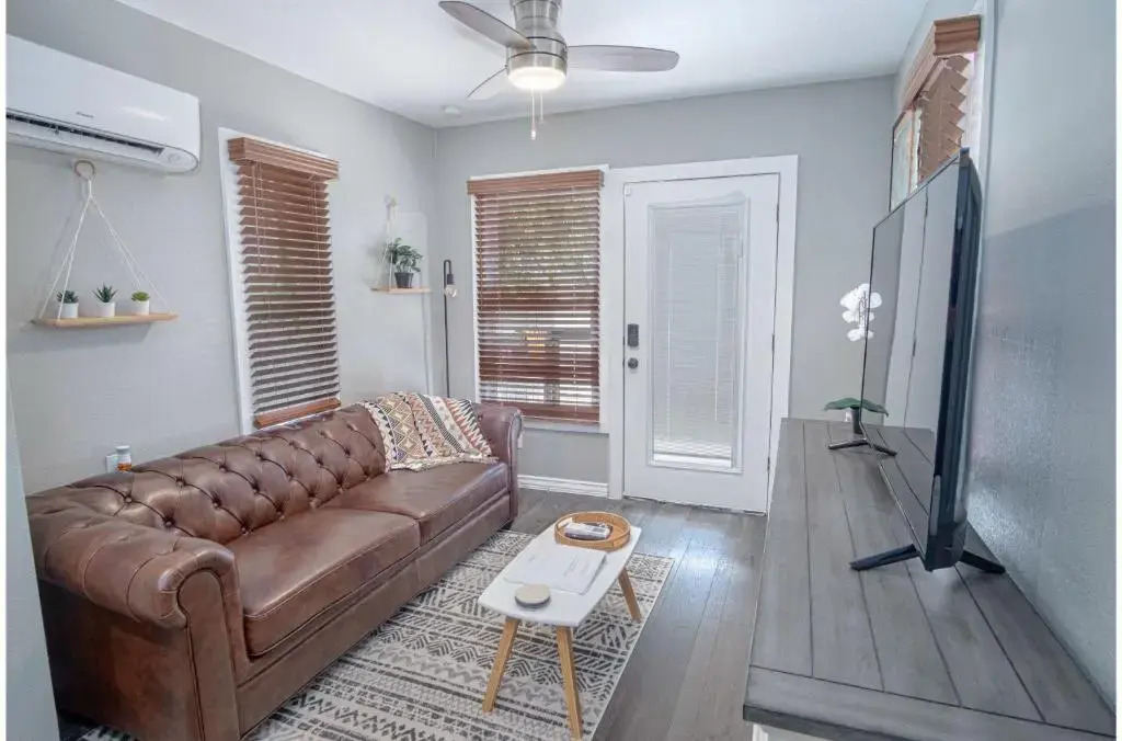 Adorable Guesthouse So Close to Amazing Downtown