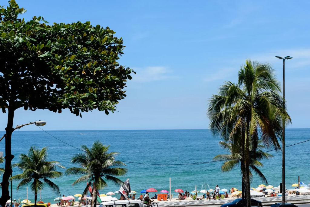 50m from Leblon Beach sleeps 6 | GU301 Z1