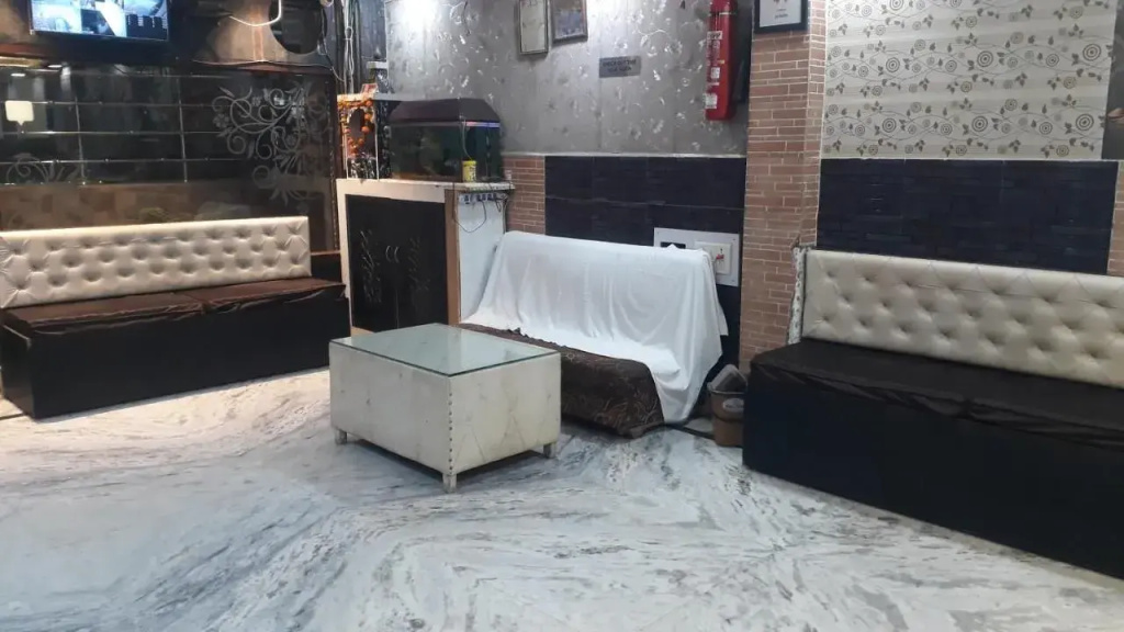 Fabhotel Sarwan