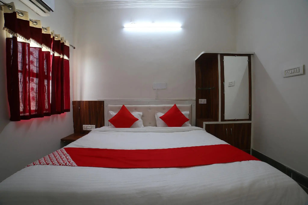 OYO 37077 Hotel Rawat