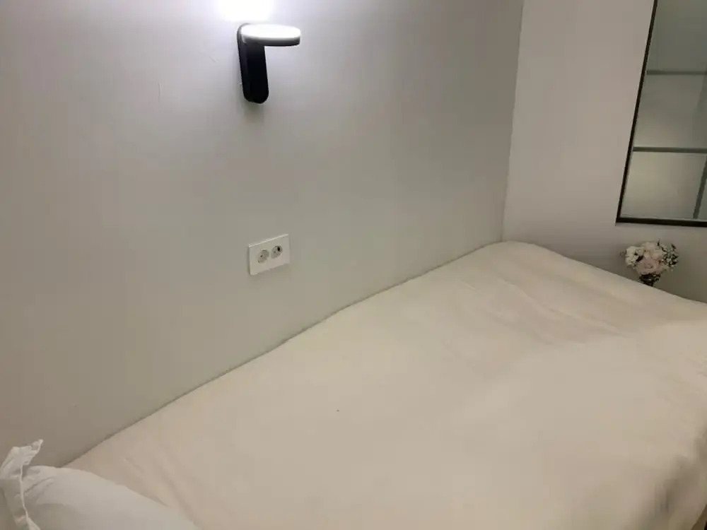 g g bae Hostel - Caters to Women