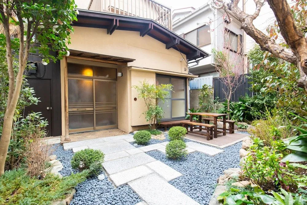 Kagurazaka Retro BAR & HOTEL