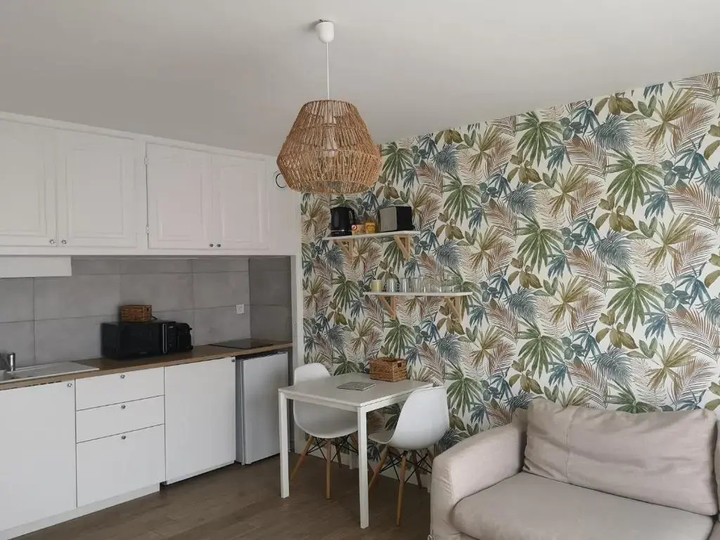 Studio climatisé tout confort à 2 pas de la mer avec parking privé