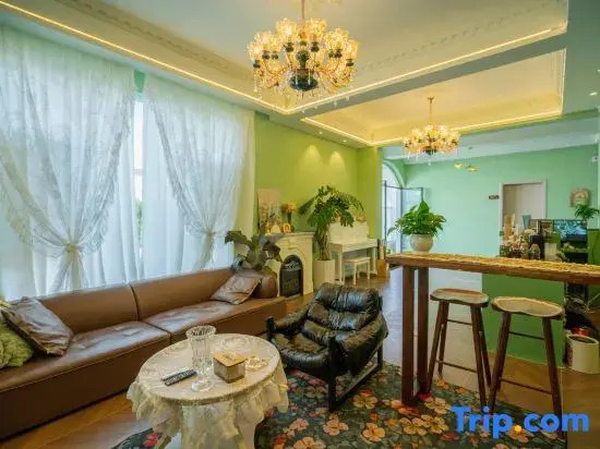 Huapan Lvye · French Romantic | Dreamy Garden-Themed Boutique Homestay (Dali Ancient City Branch)
