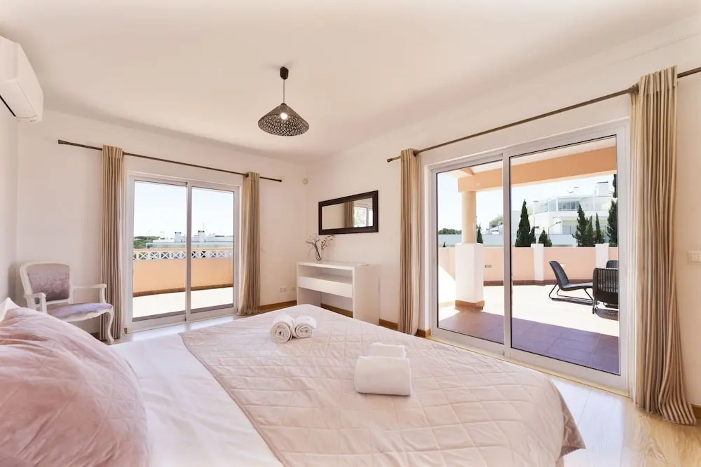 Duma in Albufeira With 4 Bedrooms and 4 Bathrooms