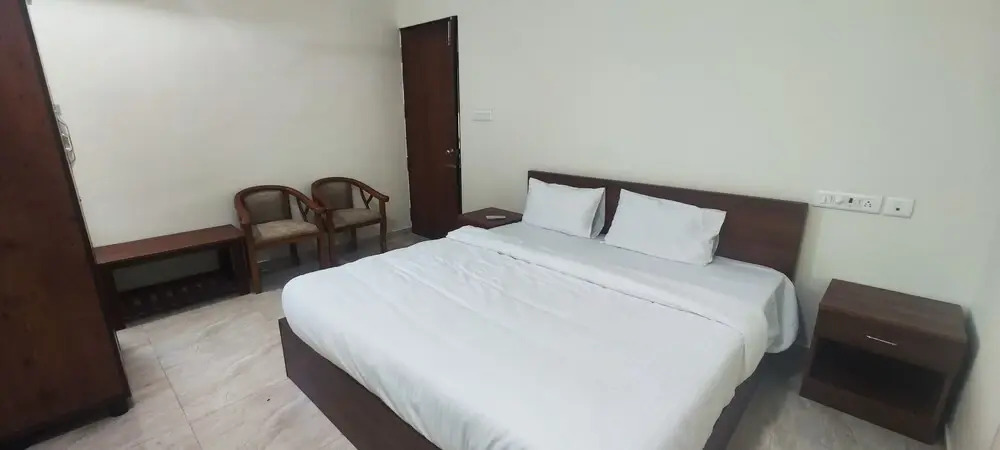 Stayz Inn near Marina Beach