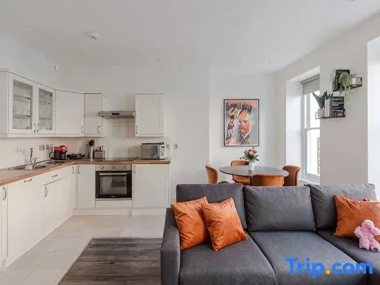 The Foley Residence I - Fitzrovia - by Frankie