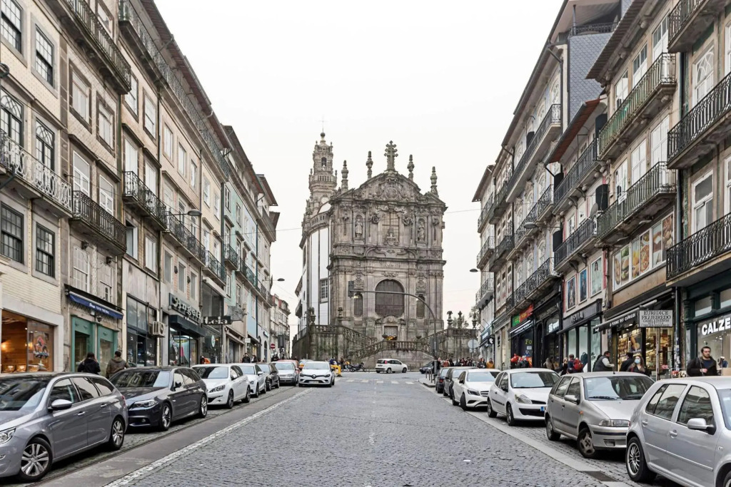 Lóios 1BR Flat Downtown by LovelyStay